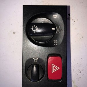 PRZEŁĄCZNIK ŚWIATEŁ SCANIA R 1540672